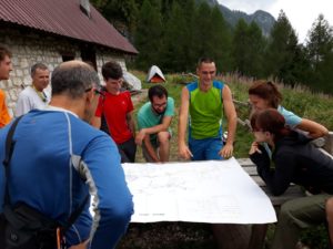 Si studiano a tavolino le future esplorazioni (foto M. Mesar)