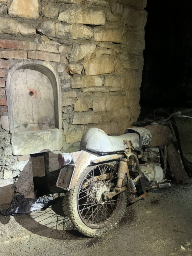 Moto-speleologia urbana